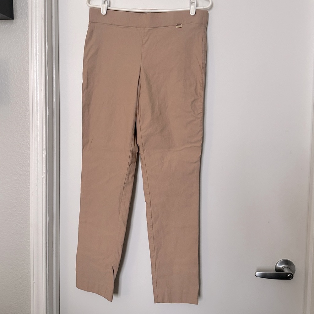 Sleek Anne Klein tan pants ankle length stretchy